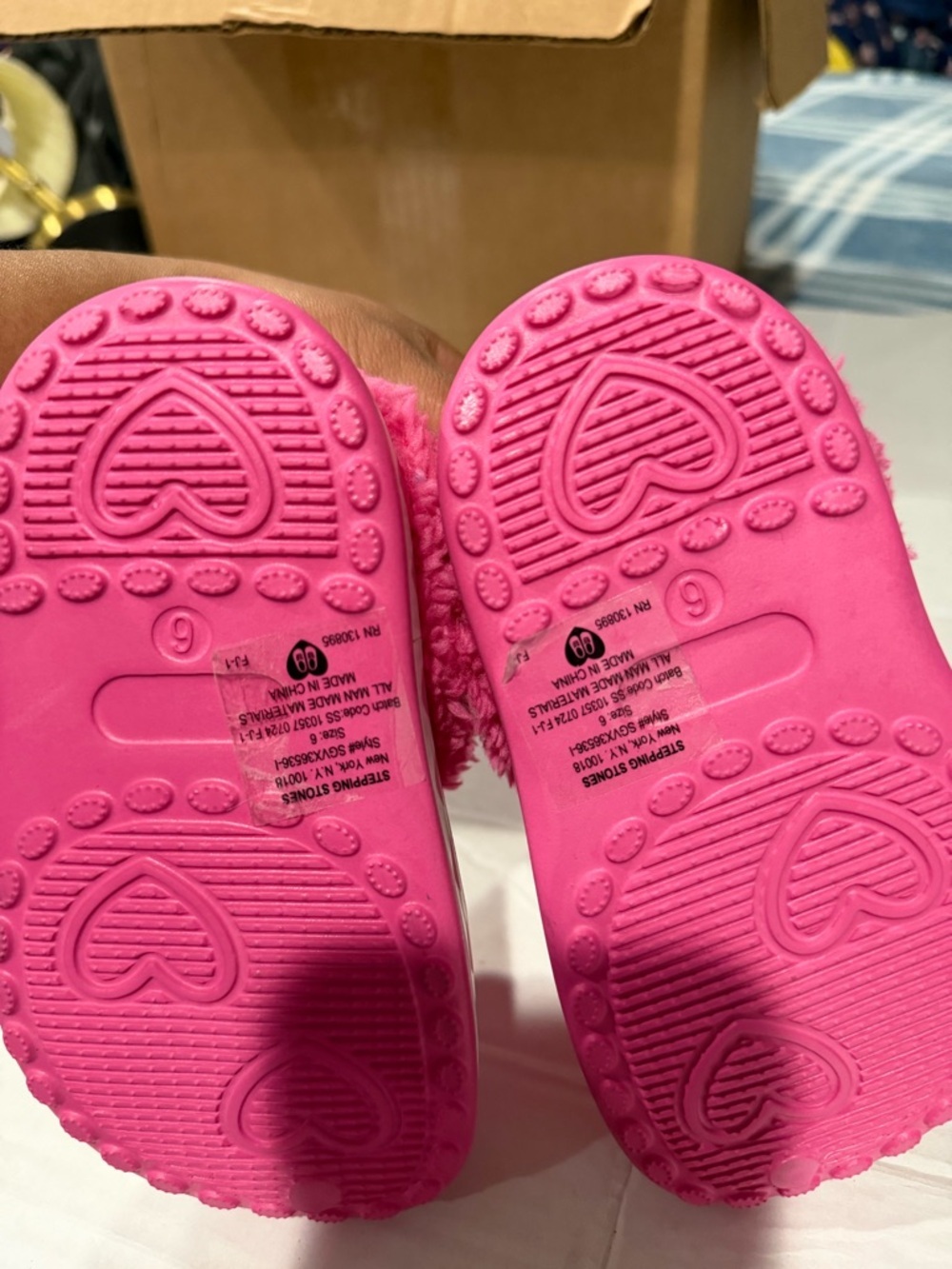 Kids Pink Heart Slip-On Clogs with Fuzzy Lining - Picture 4 of 6